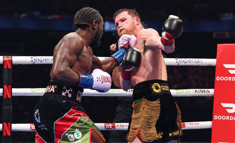 テレンス・クロフォード、カネロ・アルバレスを圧倒しボクシング史に名